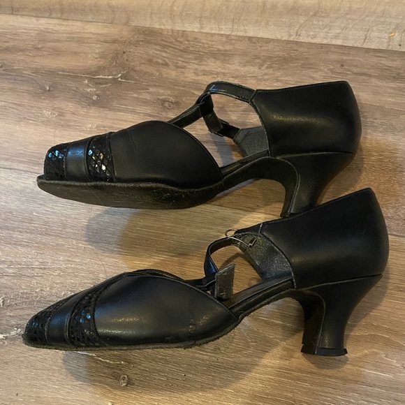 Leather Dancing Shoes size 6.5 - Picture 2 of 3